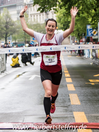 Daniela Aeschbacher siegt beim Zürich Marathon