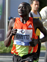 Dennis Kimetto streift den Weltrekord in Chicago